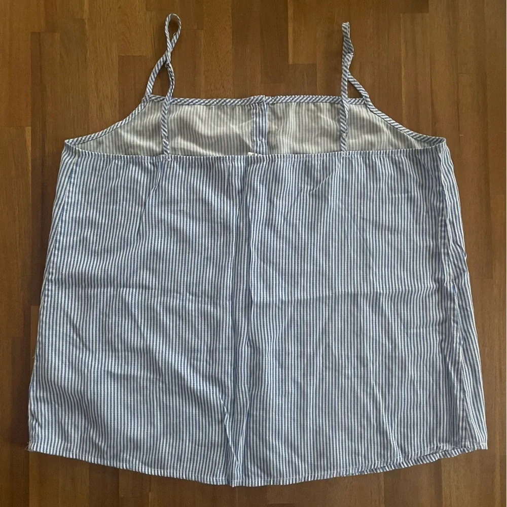 GAP Button-Front Cami - Picture 5 of 7
